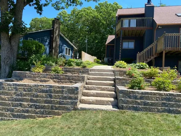 Decorative retaining wall and stairs